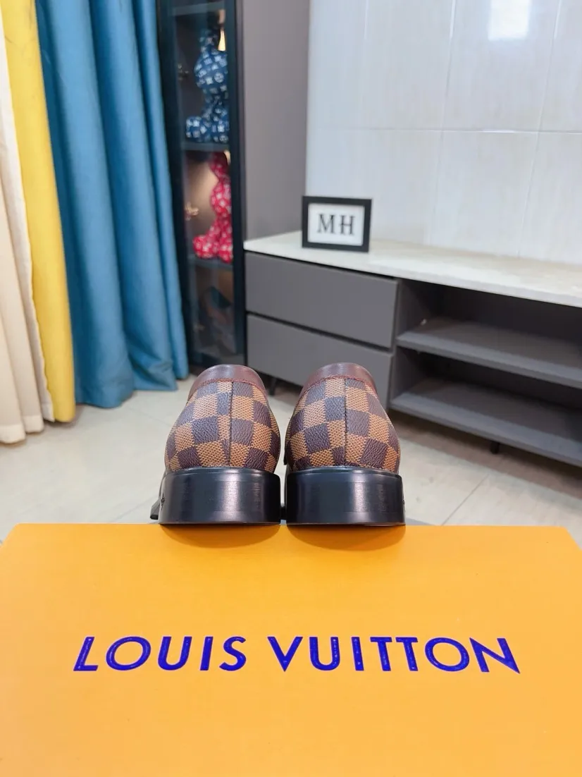 Ex-factory price 720🌹🌹High version [LV] Louis Vuitton's popular casual leather shoes🎖Fashionable and elegant🎖🎖Material: Original imported open-edge beaded cowhide, washed cowhide leather lining, original open-molded rubber outsole, high-end and classy, ​​elegant quality, instantly transforming into a handsome man ❤❤Standard\nNumber: 38-44